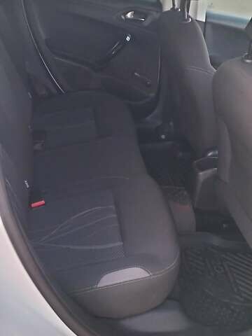 Белый Пежо 208, объемом двигателя 1.4 л и пробегом 199 тыс. км за 7600 $, фото 9 на Automoto.ua