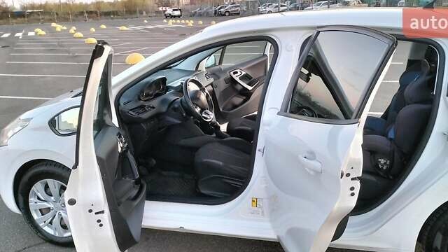 Белый Пежо 208, объемом двигателя 1.4 л и пробегом 199 тыс. км за 7600 $, фото 20 на Automoto.ua