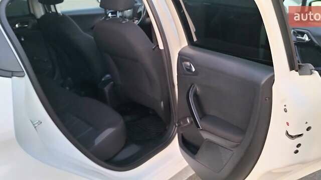 Белый Пежо 208, объемом двигателя 1.4 л и пробегом 199 тыс. км за 7600 $, фото 8 на Automoto.ua