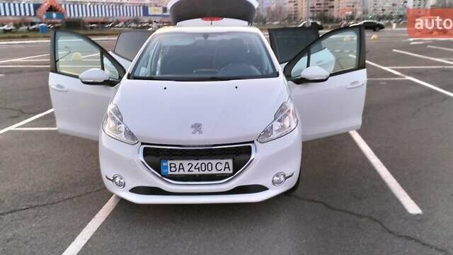 Белый Пежо 208, объемом двигателя 1.4 л и пробегом 199 тыс. км за 7600 $, фото 26 на Automoto.ua