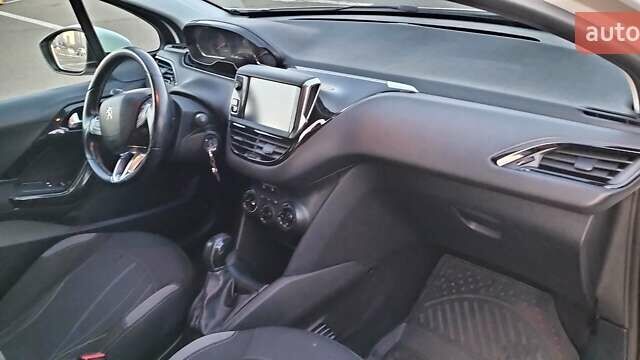 Белый Пежо 208, объемом двигателя 1.4 л и пробегом 199 тыс. км за 7600 $, фото 7 на Automoto.ua