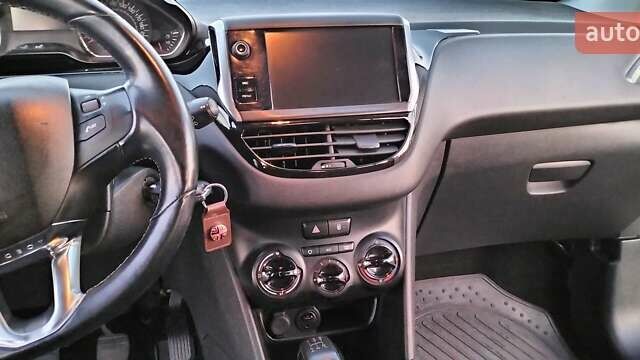 Белый Пежо 208, объемом двигателя 1.4 л и пробегом 199 тыс. км за 7600 $, фото 24 на Automoto.ua