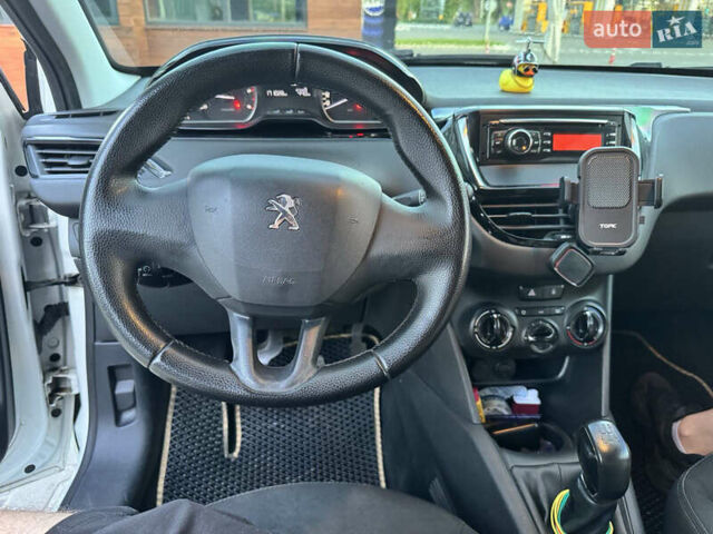 Белый Пежо 208, объемом двигателя 1.56 л и пробегом 171 тыс. км за 7800 $, фото 7 на Automoto.ua