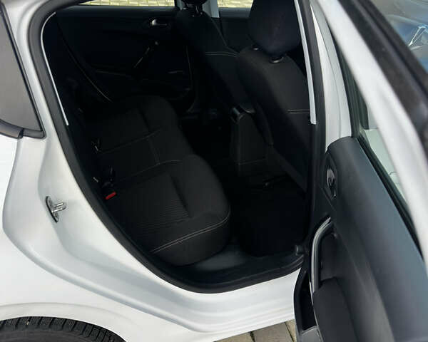 Белый Пежо 208, объемом двигателя 1.2 л и пробегом 102 тыс. км за 7200 $, фото 45 на Automoto.ua