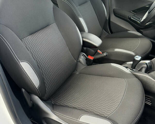 Белый Пежо 208, объемом двигателя 1.2 л и пробегом 102 тыс. км за 7200 $, фото 49 на Automoto.ua