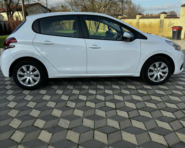 Белый Пежо 208, объемом двигателя 1.2 л и пробегом 102 тыс. км за 7200 $, фото 25 на Automoto.ua