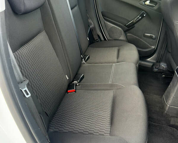 Белый Пежо 208, объемом двигателя 1.2 л и пробегом 102 тыс. км за 7200 $, фото 46 на Automoto.ua