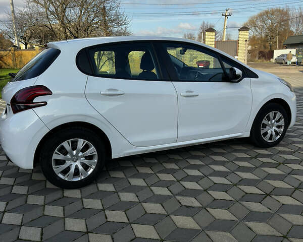 Белый Пежо 208, объемом двигателя 1.2 л и пробегом 102 тыс. км за 7200 $, фото 23 на Automoto.ua