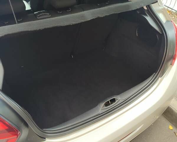 Белый Пежо 208, объемом двигателя 1.2 л и пробегом 57 тыс. км за 8500 $, фото 6 на Automoto.ua