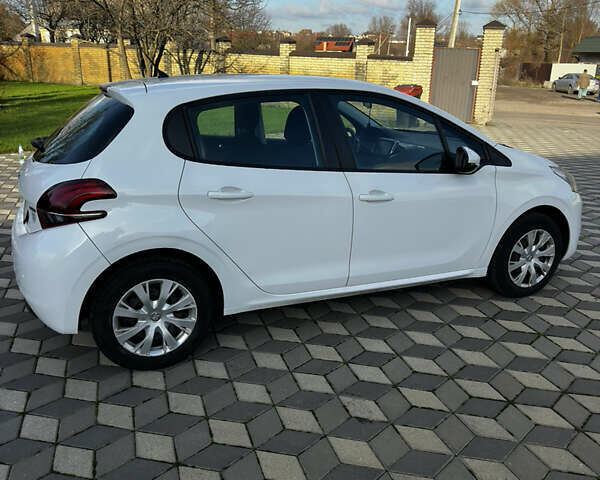 Белый Пежо 208, объемом двигателя 1.2 л и пробегом 102 тыс. км за 7200 $, фото 22 на Automoto.ua