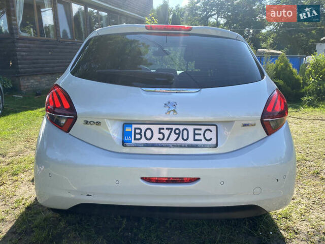 Белый Пежо 208, объемом двигателя 1.2 л и пробегом 74 тыс. км за 8000 $, фото 9 на Automoto.ua