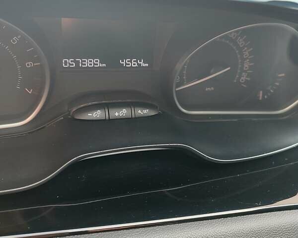 Белый Пежо 208, объемом двигателя 1.2 л и пробегом 57 тыс. км за 8500 $, фото 4 на Automoto.ua