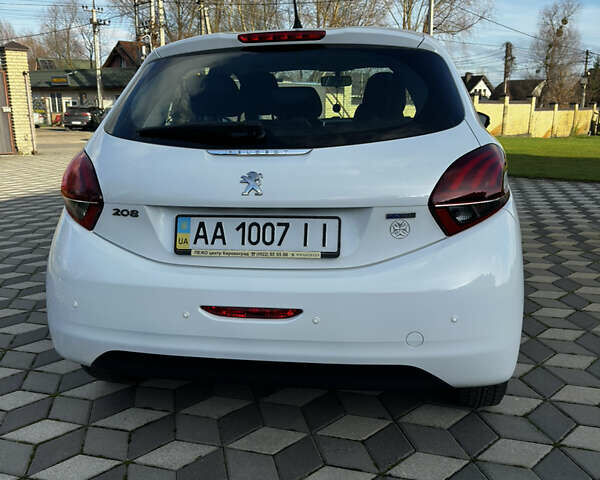 Белый Пежо 208, объемом двигателя 1.2 л и пробегом 102 тыс. км за 7200 $, фото 17 на Automoto.ua