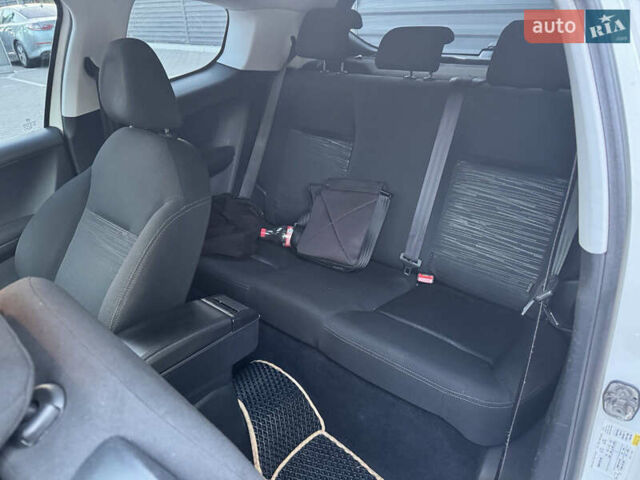 Белый Пежо 208, объемом двигателя 1.56 л и пробегом 171 тыс. км за 7800 $, фото 9 на Automoto.ua