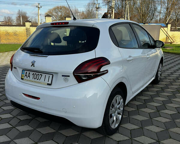 Белый Пежо 208, объемом двигателя 1.2 л и пробегом 102 тыс. км за 7200 $, фото 19 на Automoto.ua