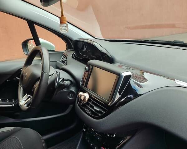 Белый Пежо 208, объемом двигателя 1.2 л и пробегом 57 тыс. км за 8500 $, фото 1 на Automoto.ua
