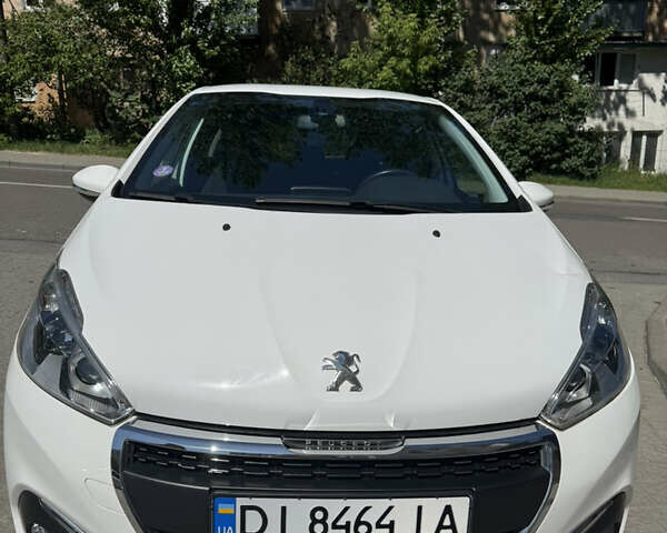 Белый Пежо 208, объемом двигателя 1.2 л и пробегом 71 тыс. км за 9300 $, фото 1 на Automoto.ua