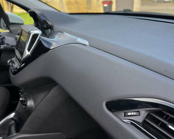 Белый Пежо 208, объемом двигателя 1.2 л и пробегом 102 тыс. км за 7200 $, фото 50 на Automoto.ua