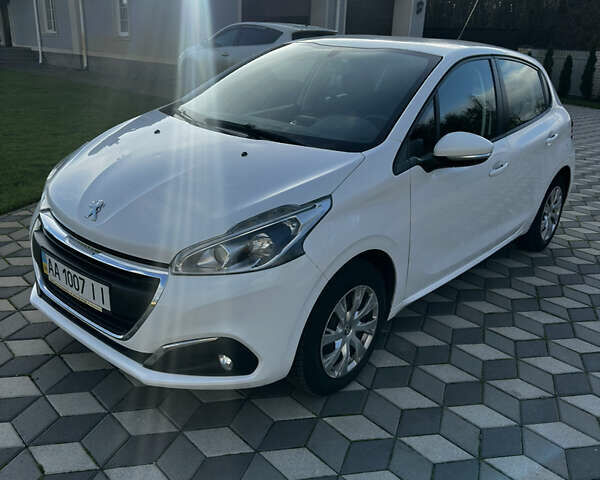 Белый Пежо 208, объемом двигателя 1.2 л и пробегом 102 тыс. км за 7200 $, фото 4 на Automoto.ua