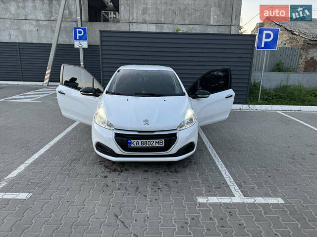 Белый Пежо 208, объемом двигателя 1.56 л и пробегом 171 тыс. км за 7800 $, фото 6 на Automoto.ua