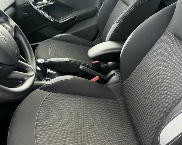 Белый Пежо 208, объемом двигателя 1.2 л и пробегом 102 тыс. км за 7200 $, фото 41 на Automoto.ua