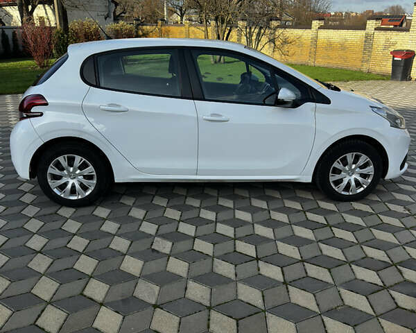 Белый Пежо 208, объемом двигателя 1.2 л и пробегом 102 тыс. км за 7200 $, фото 24 на Automoto.ua