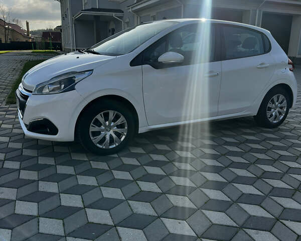 Белый Пежо 208, объемом двигателя 1.2 л и пробегом 102 тыс. км за 7200 $, фото 7 на Automoto.ua