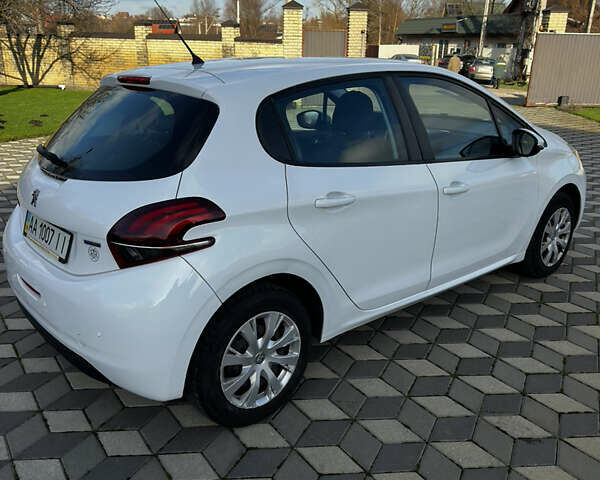 Белый Пежо 208, объемом двигателя 1.2 л и пробегом 102 тыс. км за 7200 $, фото 20 на Automoto.ua