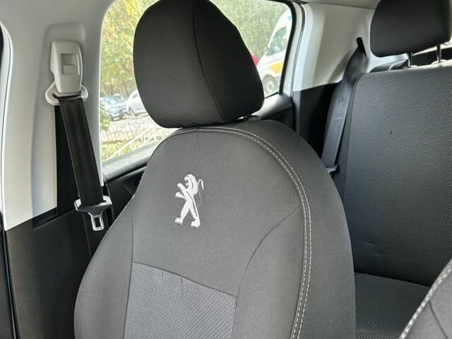 Белый Пежо 208, объемом двигателя 1.2 л и пробегом 133 тыс. км за 8300 $, фото 4 на Automoto.ua