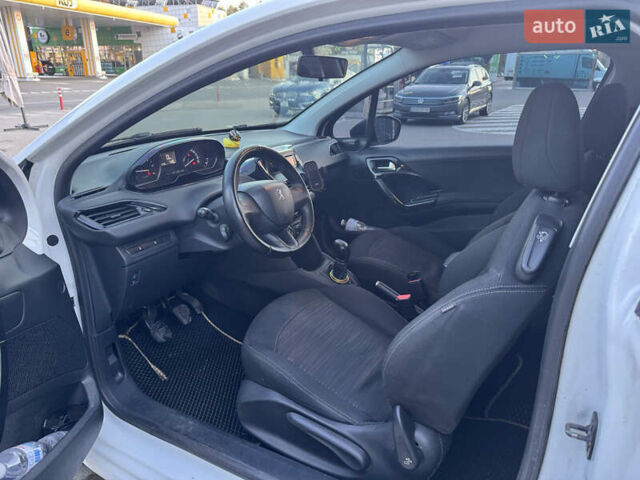 Белый Пежо 208, объемом двигателя 1.56 л и пробегом 171 тыс. км за 7800 $, фото 8 на Automoto.ua