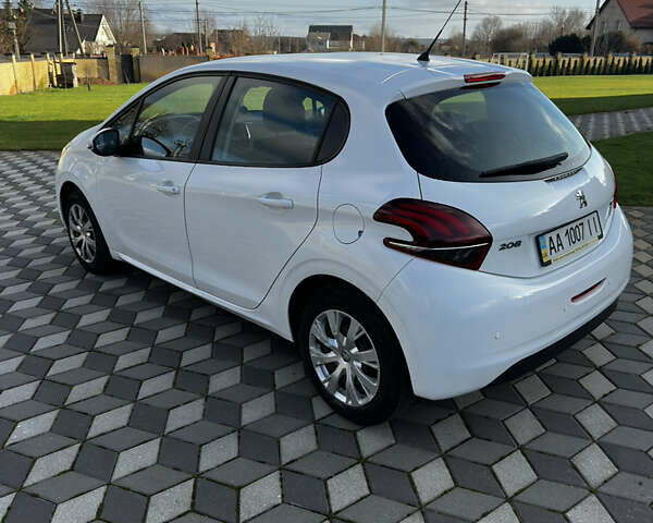 Белый Пежо 208, объемом двигателя 1.2 л и пробегом 102 тыс. км за 7200 $, фото 12 на Automoto.ua