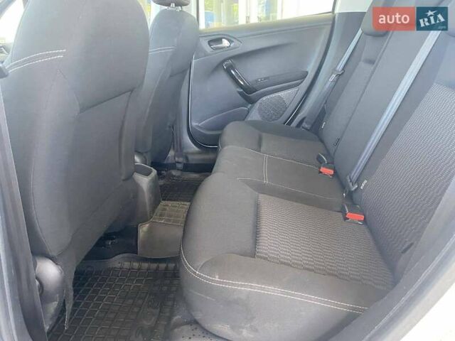Белый Пежо 208, объемом двигателя 1.2 л и пробегом 76 тыс. км за 8200 $, фото 13 на Automoto.ua