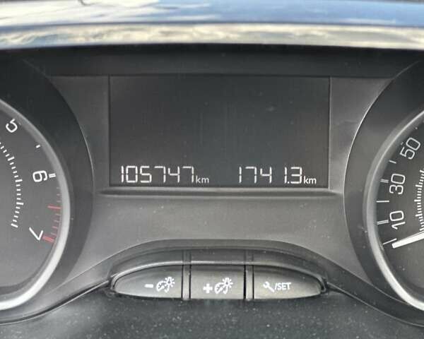 Белый Пежо 208, объемом двигателя 1.2 л и пробегом 106 тыс. км за 8900 $, фото 26 на Automoto.ua
