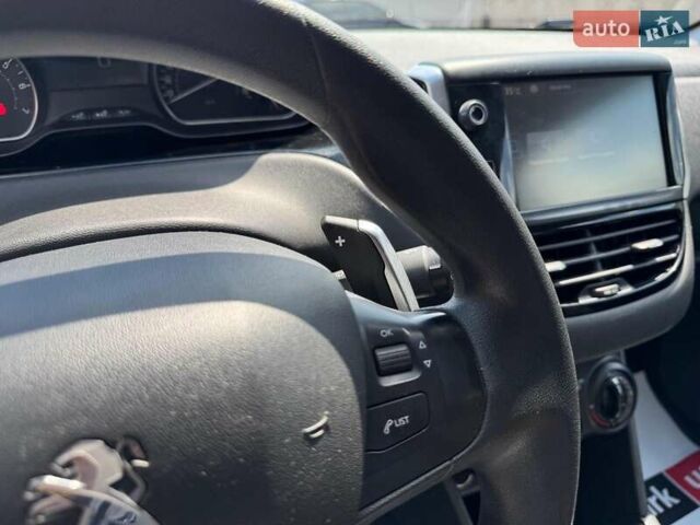 Белый Пежо 208, объемом двигателя 1.2 л и пробегом 126 тыс. км за 9990 $, фото 17 на Automoto.ua