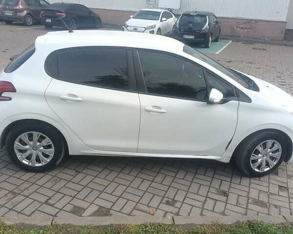 Білий Пежо 208, об'ємом двигуна 1.2 л та пробігом 75 тис. км за 7500 $, фото 9 на Automoto.ua