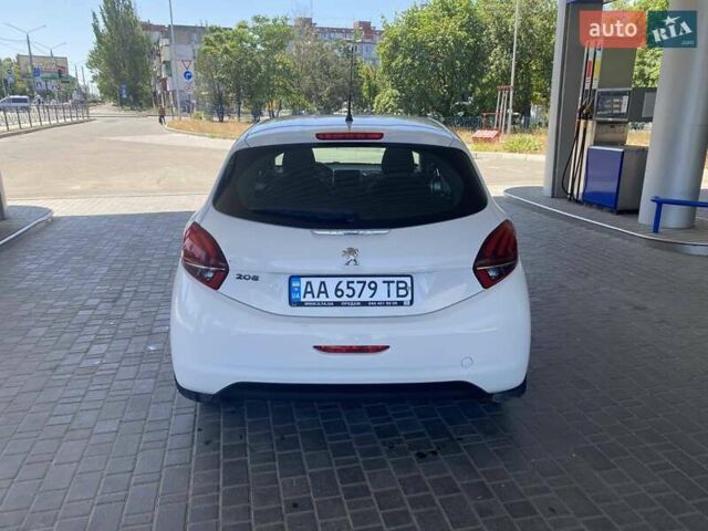 Белый Пежо 208, объемом двигателя 1.2 л и пробегом 76 тыс. км за 8400 $, фото 5 на Automoto.ua