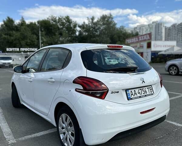 Белый Пежо 208, объемом двигателя 1.2 л и пробегом 106 тыс. км за 8900 $, фото 7 на Automoto.ua