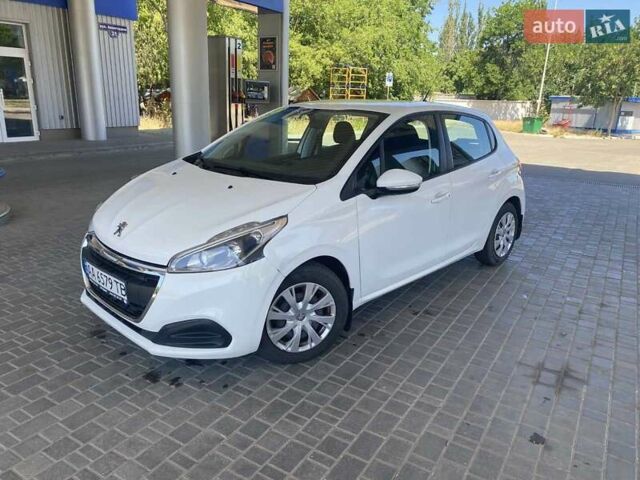 Белый Пежо 208, объемом двигателя 1.2 л и пробегом 76 тыс. км за 8200 $, фото 10 на Automoto.ua
