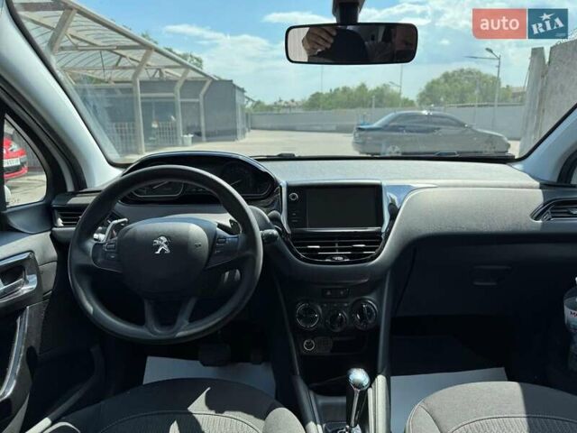 Белый Пежо 208, объемом двигателя 1.2 л и пробегом 126 тыс. км за 9990 $, фото 13 на Automoto.ua