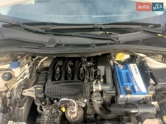 Білий Пежо 208, об'ємом двигуна 1.2 л та пробігом 75 тис. км за 7500 $, фото 19 на Automoto.ua