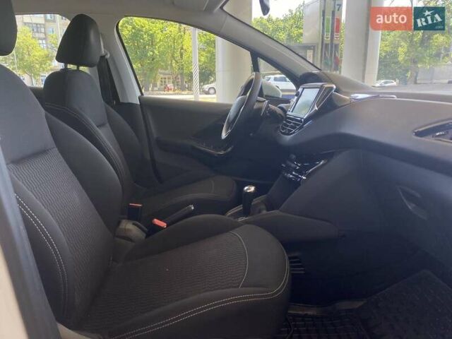 Белый Пежо 208, объемом двигателя 1.2 л и пробегом 76 тыс. км за 8200 $, фото 15 на Automoto.ua