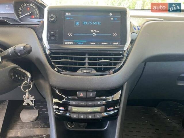 Белый Пежо 208, объемом двигателя 1.2 л и пробегом 76 тыс. км за 8200 $, фото 20 на Automoto.ua