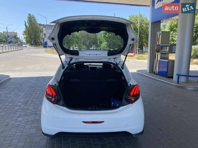 Белый Пежо 208, объемом двигателя 1.2 л и пробегом 76 тыс. км за 8200 $, фото 24 на Automoto.ua