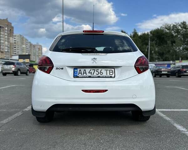 Белый Пежо 208, объемом двигателя 1.2 л и пробегом 106 тыс. км за 8900 $, фото 8 на Automoto.ua