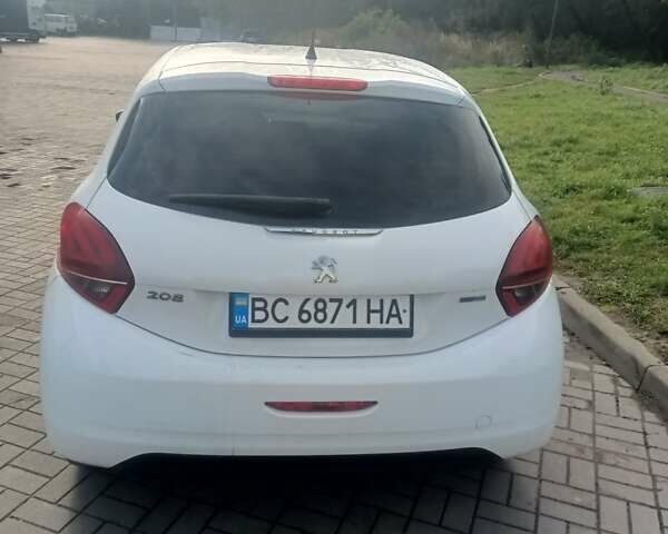 Білий Пежо 208, об'ємом двигуна 1.2 л та пробігом 75 тис. км за 7500 $, фото 1 на Automoto.ua