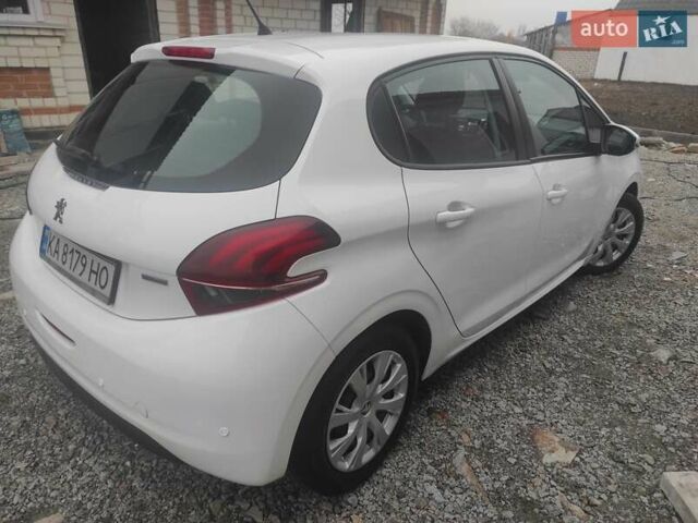 Белый Пежо 208, объемом двигателя 1.2 л и пробегом 115 тыс. км за 8000 $, фото 17 на Automoto.ua