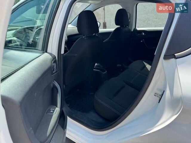 Белый Пежо 208, объемом двигателя 1.2 л и пробегом 126 тыс. км за 9990 $, фото 9 на Automoto.ua