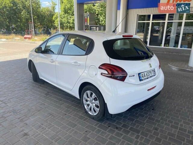 Білий Пежо 208, об'ємом двигуна 1.2 л та пробігом 76 тис. км за 8400 $, фото 6 на Automoto.ua