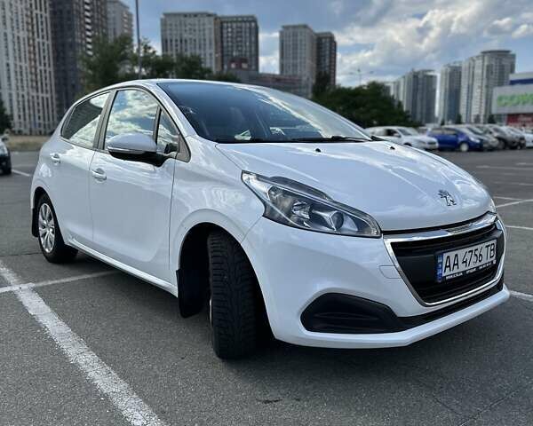 Белый Пежо 208, объемом двигателя 1.2 л и пробегом 106 тыс. км за 8900 $, фото 13 на Automoto.ua