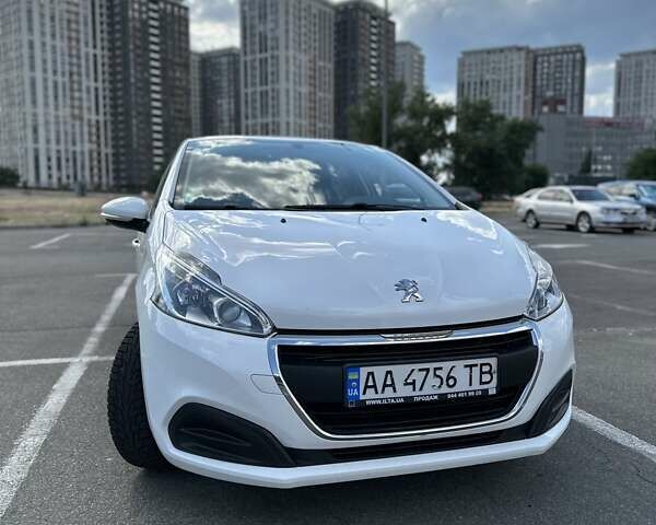 Белый Пежо 208, объемом двигателя 1.2 л и пробегом 106 тыс. км за 8900 $, фото 14 на Automoto.ua